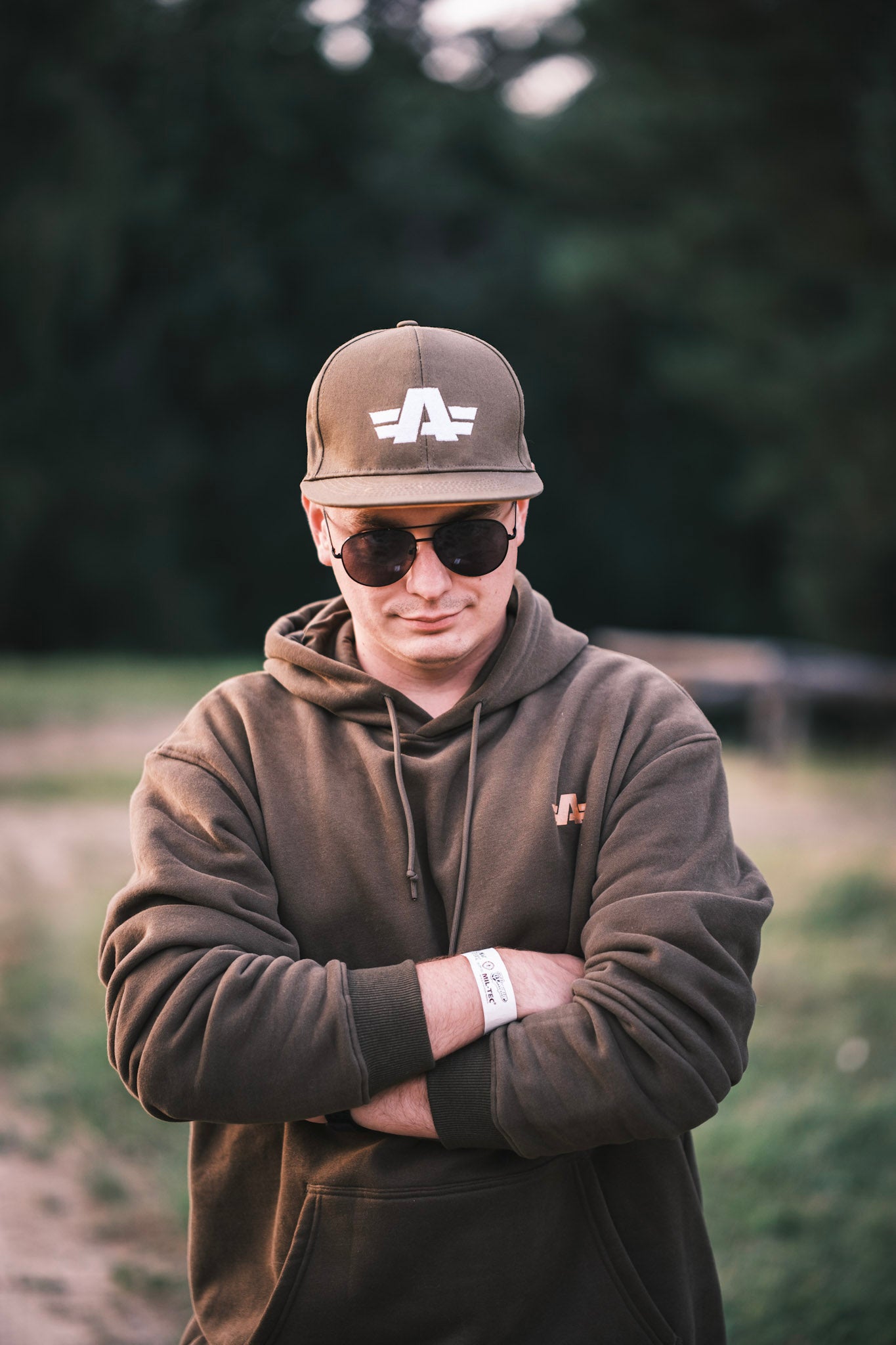 ARMA REFORGER - SUDADERA ORIGINAL CON CAPUCHA | CAQUI/DORADO