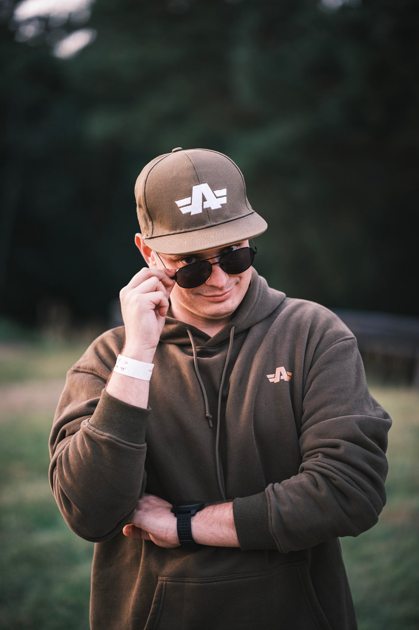 ARMA REFORGER - SUDADERA ORIGINAL CON CAPUCHA | CAQUI/DORADO
